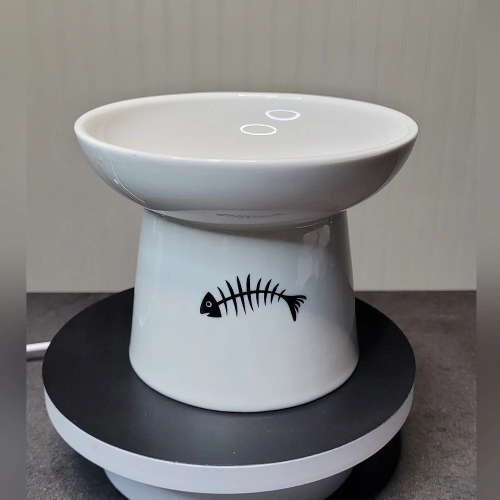White Ceramic Elevated Cat Dish with Black Fish Skeleton Design